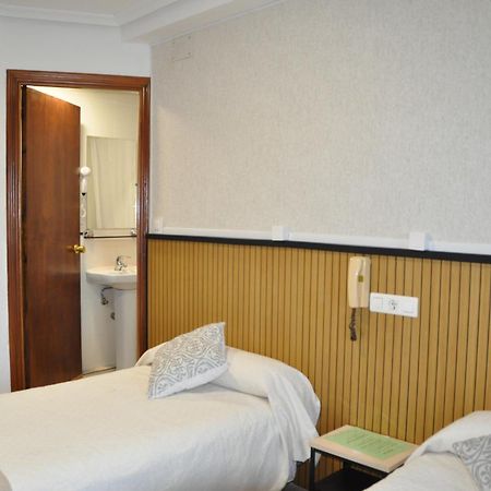 Hostal Ramon Y Cajal Valladolid Bagian luar foto