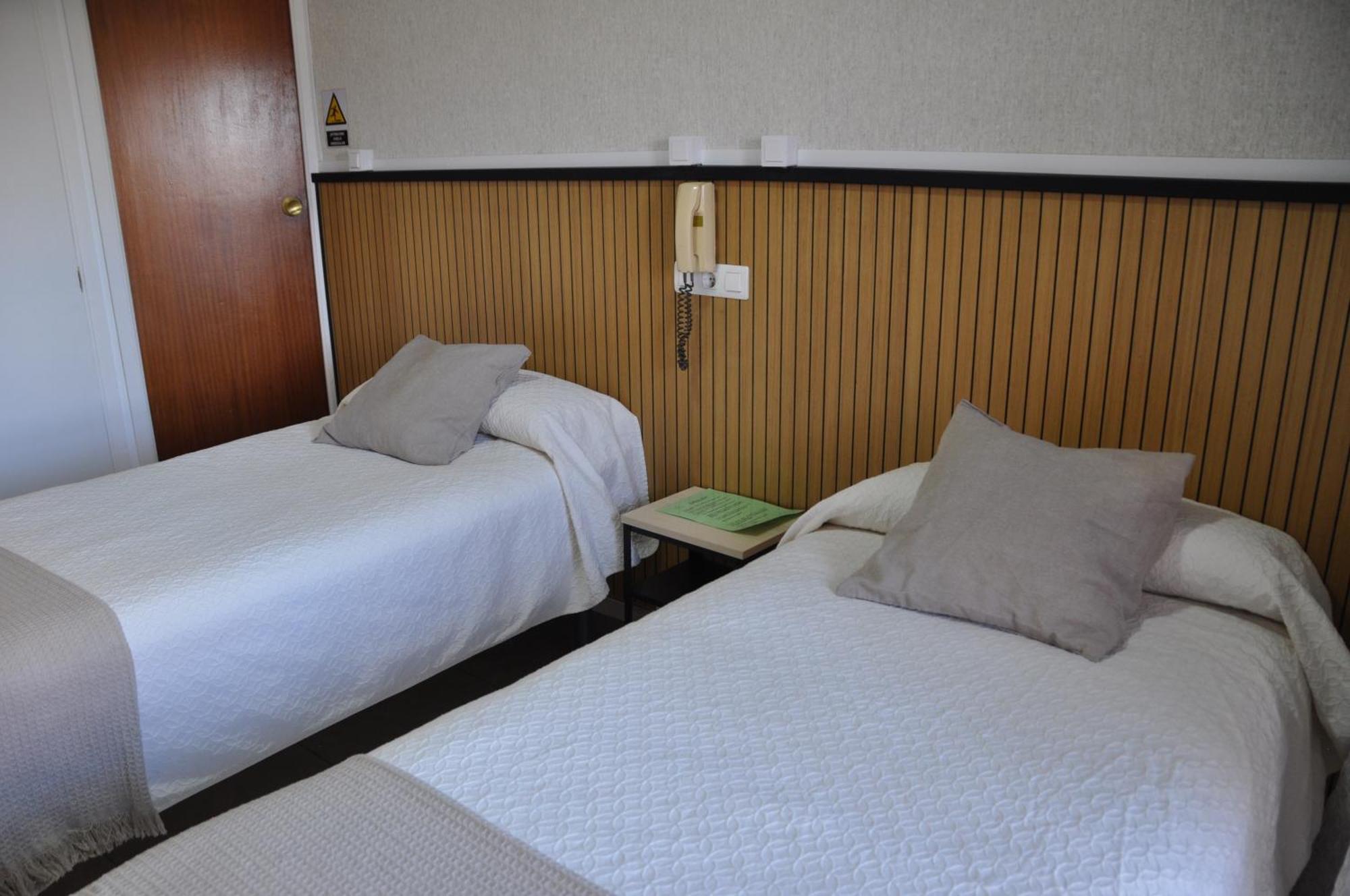 Hostal Ramon Y Cajal Valladolid Bagian luar foto