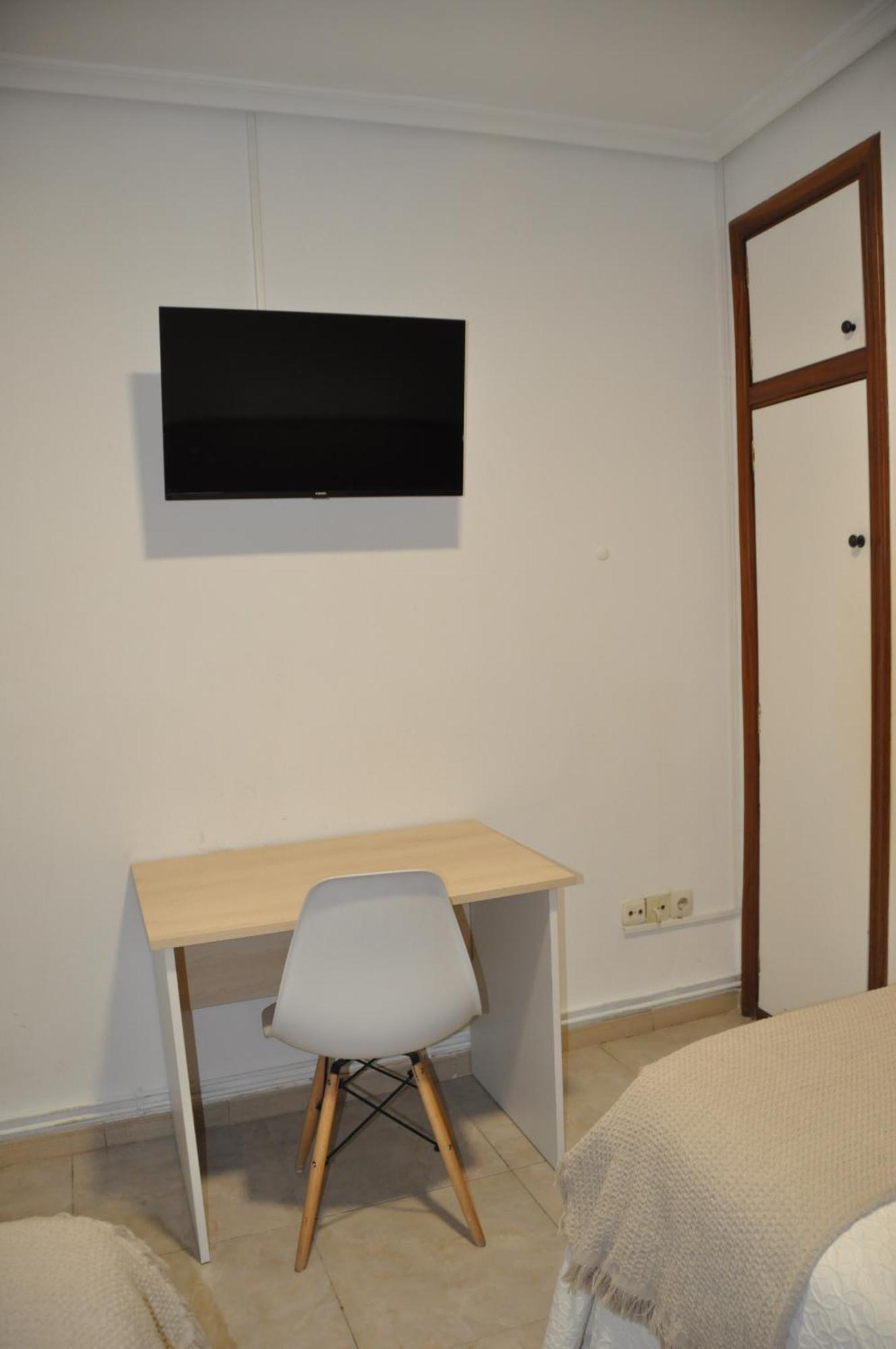 Hostal Ramon Y Cajal Valladolid Bagian luar foto