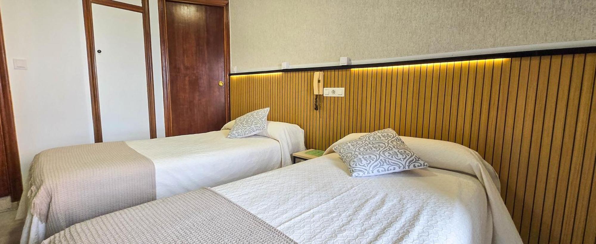 Hostal Ramon Y Cajal Valladolid Bagian luar foto