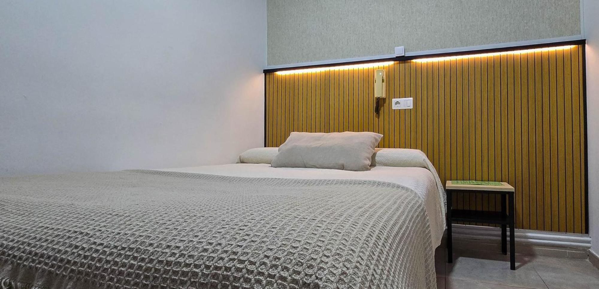Hostal Ramon Y Cajal Valladolid Bagian luar foto