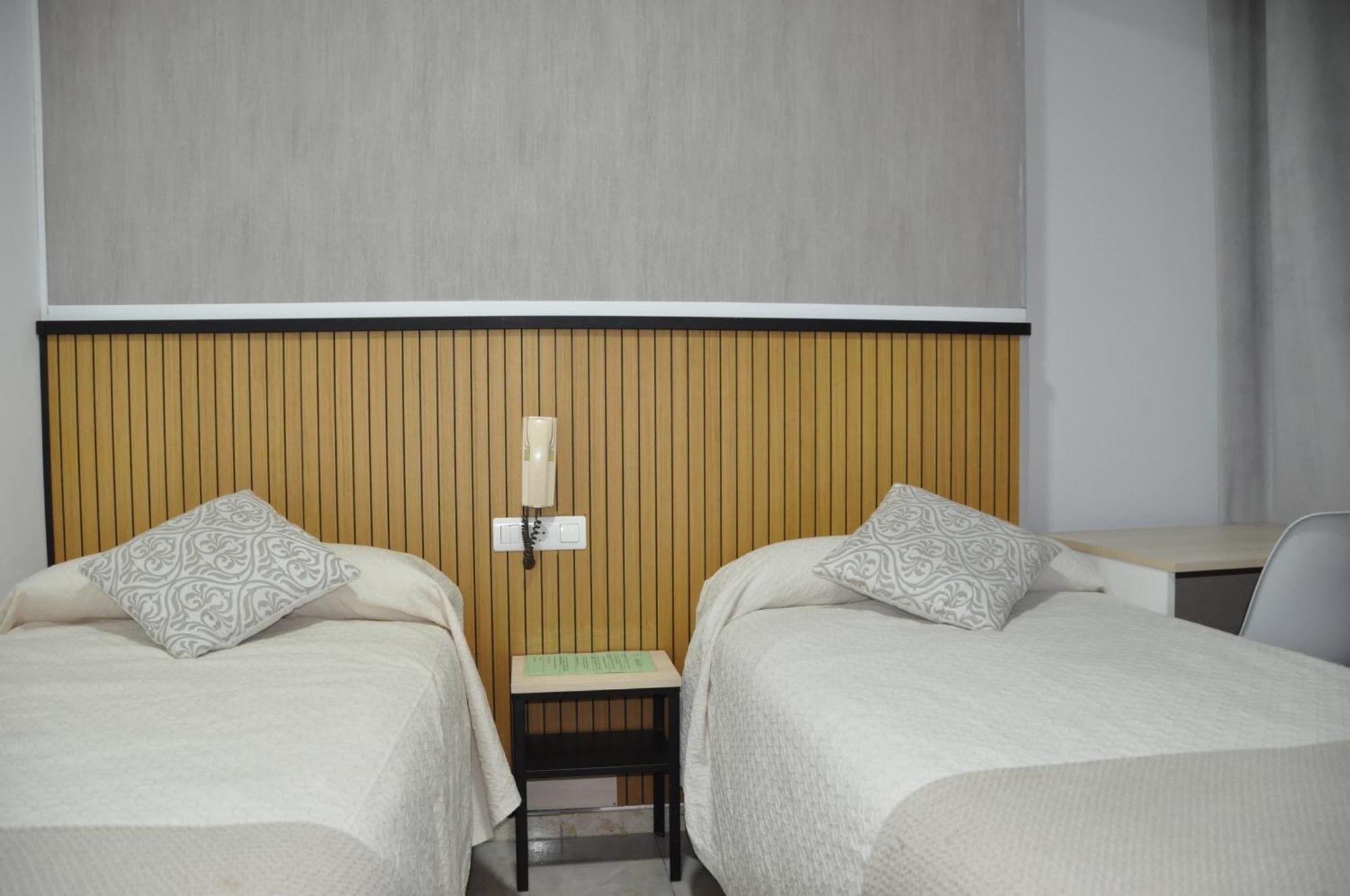 Hostal Ramon Y Cajal Valladolid Bagian luar foto