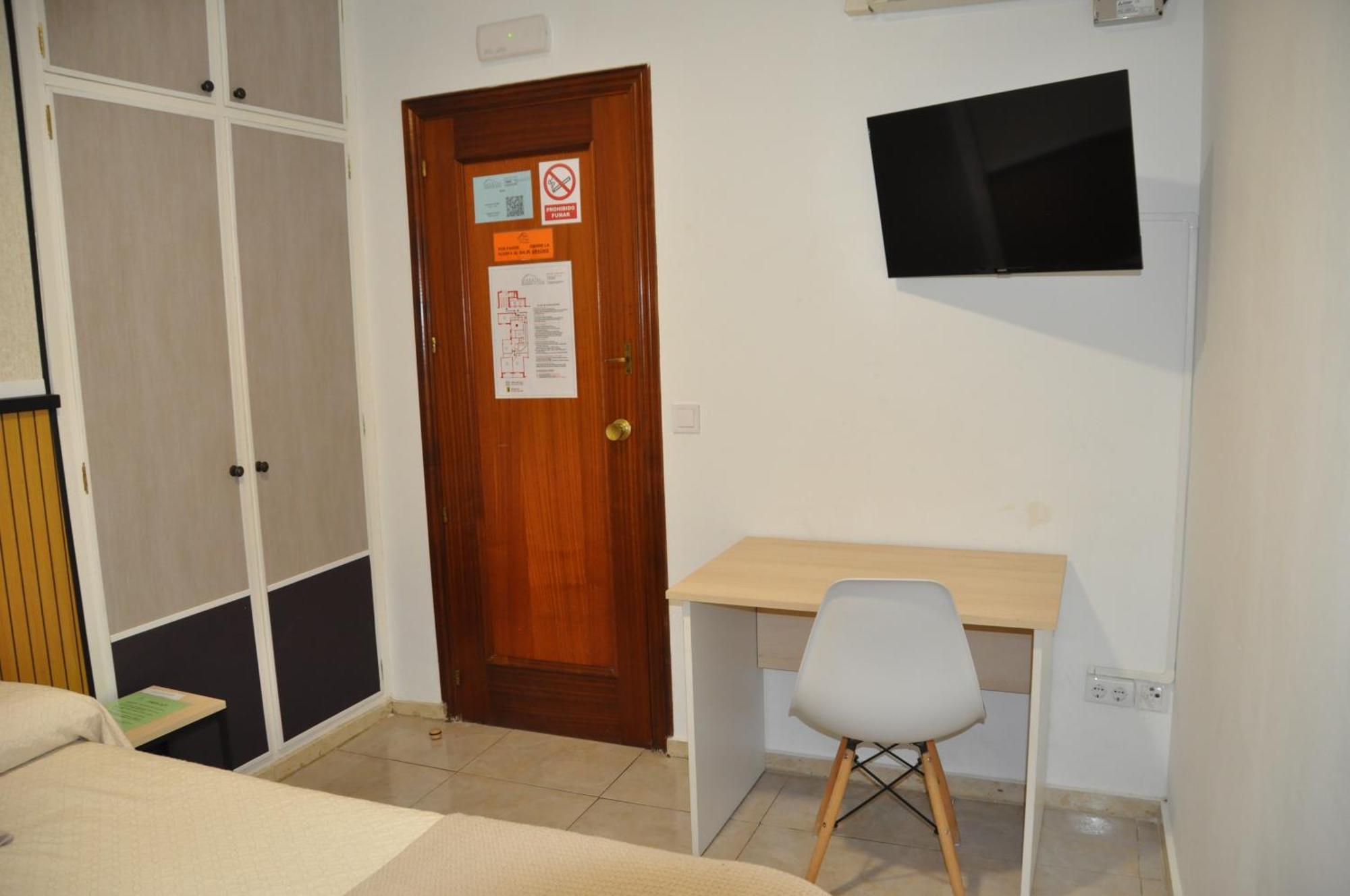 Hostal Ramon Y Cajal Valladolid Bagian luar foto