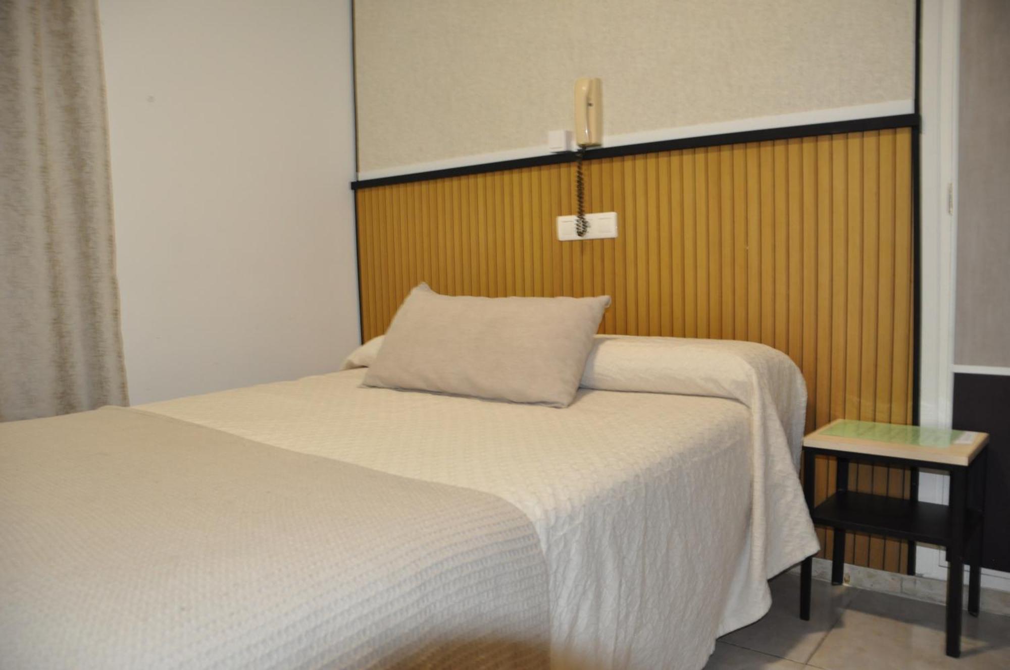 Hostal Ramon Y Cajal Valladolid Bagian luar foto
