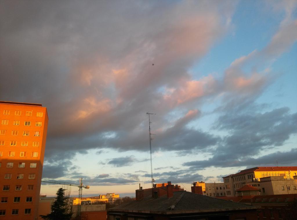 Hostal Ramon Y Cajal Valladolid Bagian luar foto