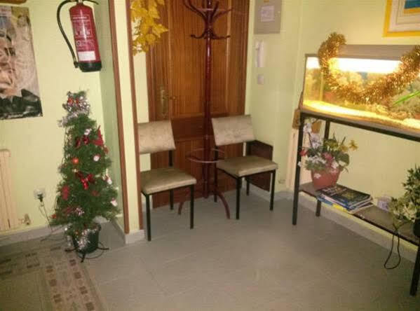 Hostal Ramon Y Cajal Valladolid Bagian luar foto