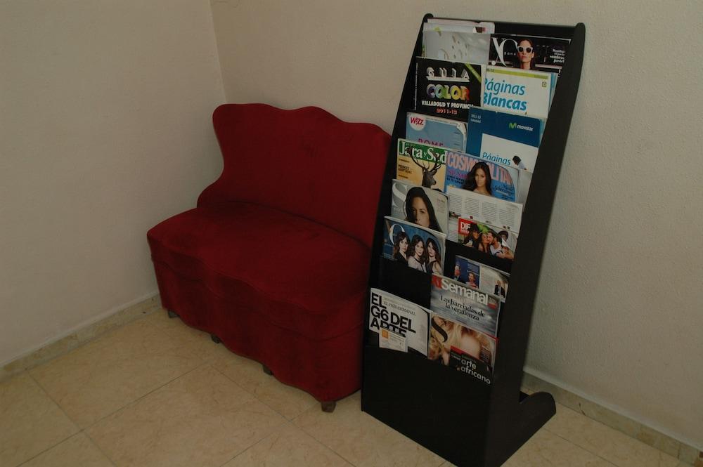 Hostal Ramon Y Cajal Valladolid Bagian luar foto