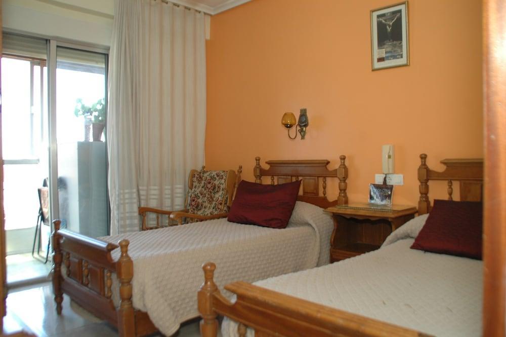 Hostal Ramon Y Cajal Valladolid Bagian luar foto